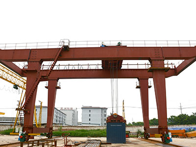 移動式集裝箱吊機(jī)